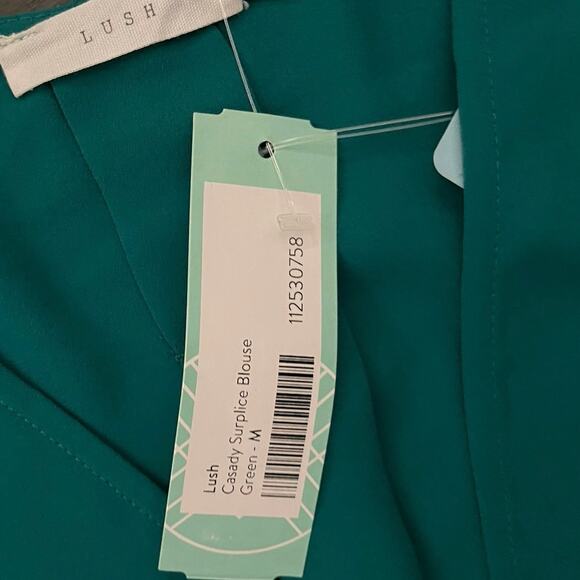 Lush Casady-Surplice Blouse envelope wrap style green size M Stitch Fix NWT - Picture 4 of 4